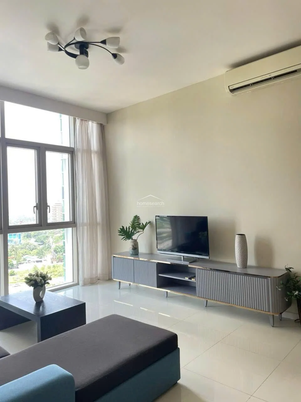 Bright 2-Bedroom Fully Furnished Apartment with Bathtub in The Vista, An Phu - 1