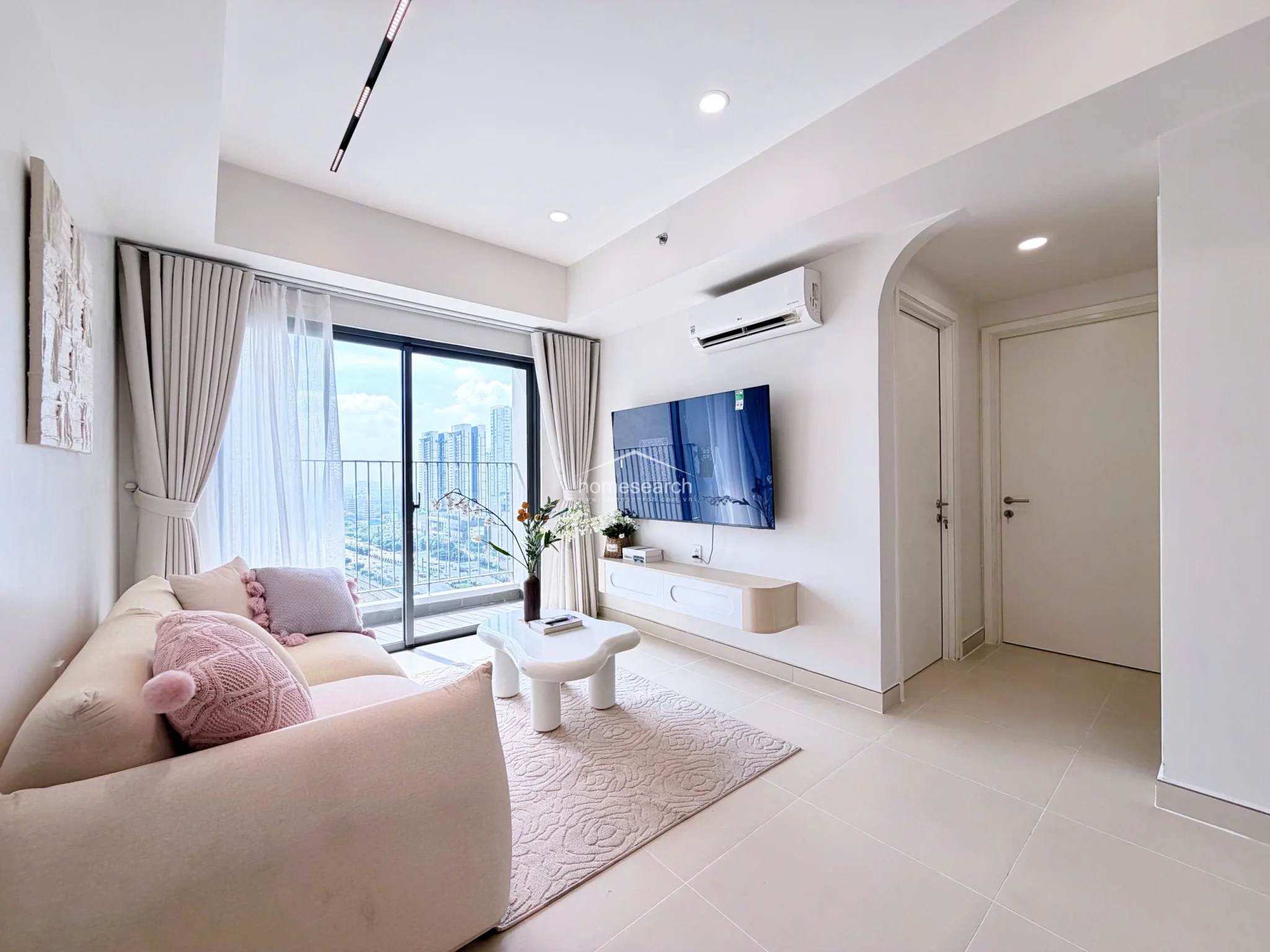 Bright 2-Bedroom Apartment with City Views in Masteri Thao Dien in An Khanh - Photo 1
