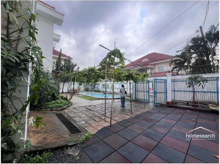 Villa for rent in compound Tran Nao - 4