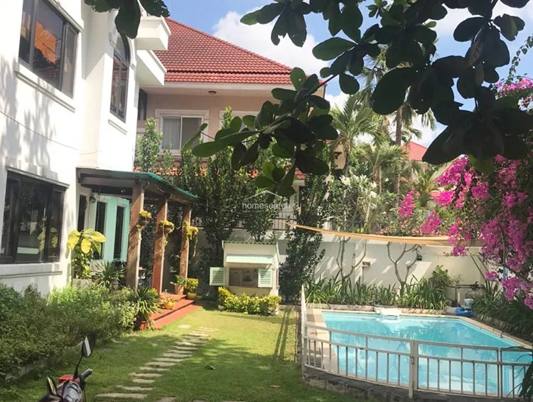 Villa for rent in compound Tran Nao - 55