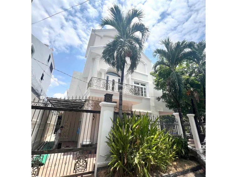VILLA FOR RENT IN COMPOUND THAO DIEN - 2