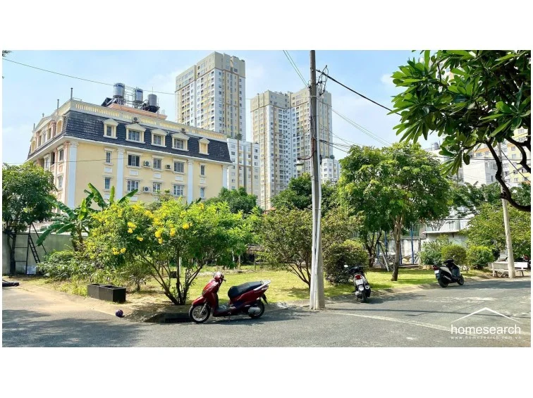 Villa for rent in compound Thao Dien - 2