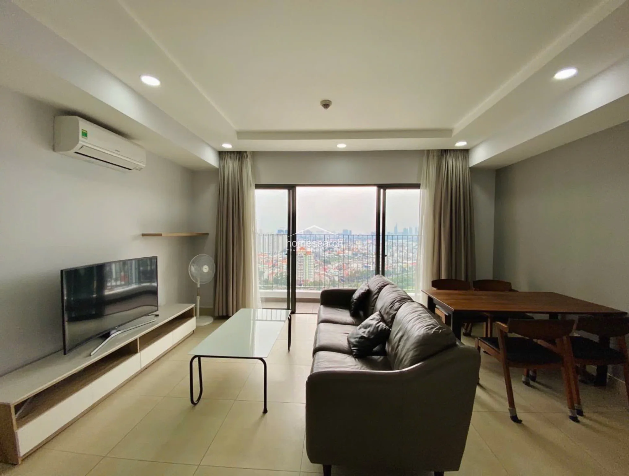 High-Floor 3-Bedroom Apartment in Masteri Thao Dien in An Khanh - Photo 1