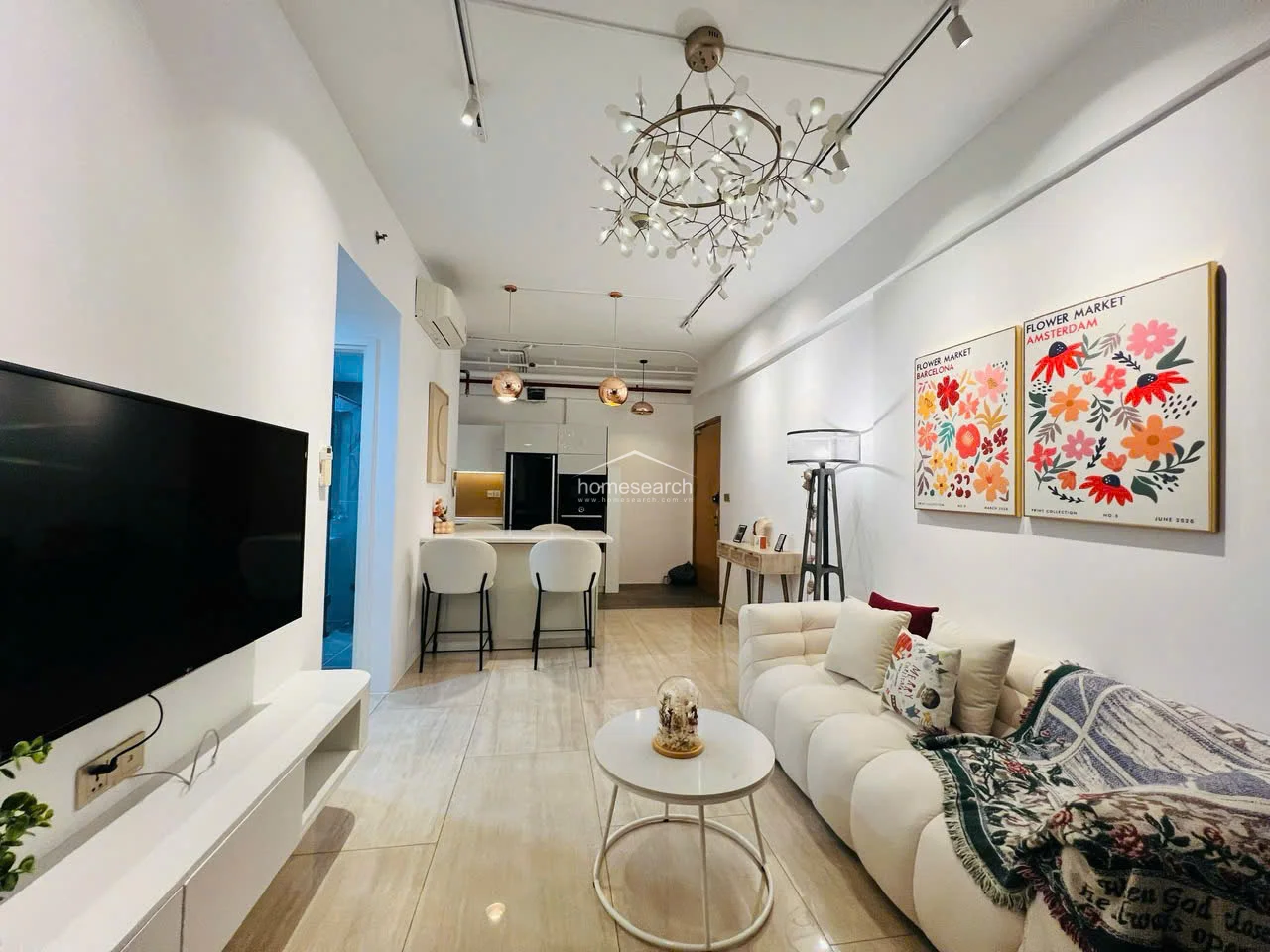 39th Floor 2-Bedroom Apartment with City Views in Masteri Thao Dien in An Khanh - Photo 1