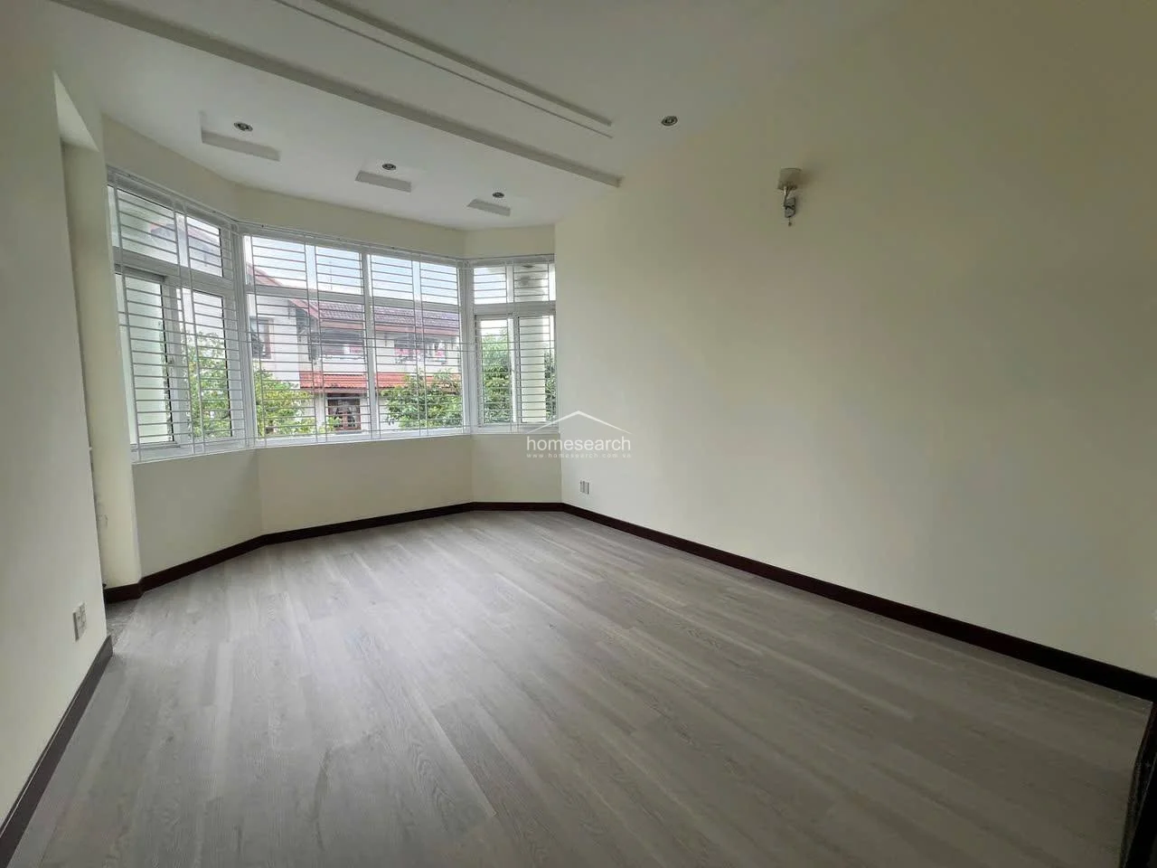 Villa for rent in compound Thao Dien - An Khanh Ward - 17