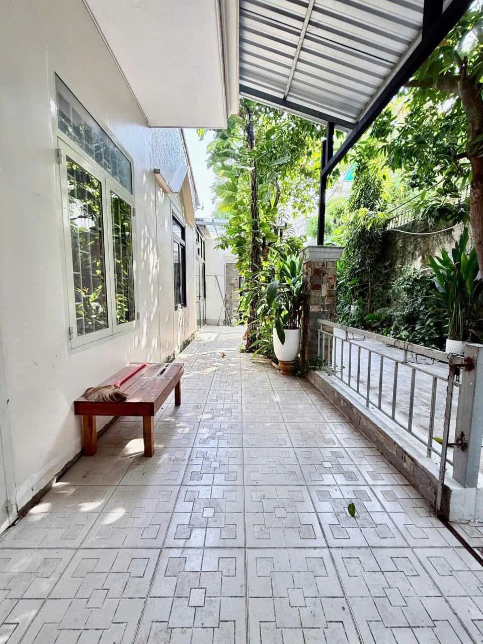 Unfurnished 2-Bedroom House with Private Garden for Rent in Thao Dien, Ho Chi Minh City in An Khanh - Photo 1