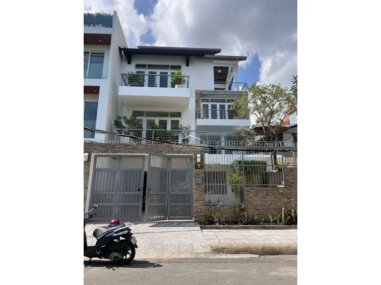Luxurious Modern Villa for Rent in Thảo Điền Compound - 1