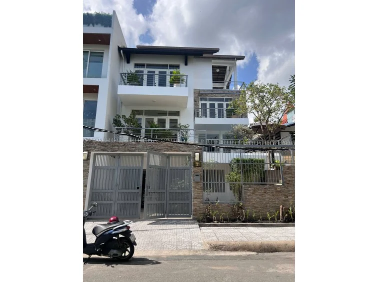 Luxurious Modern Villa for Rent in Thảo Điền Compound