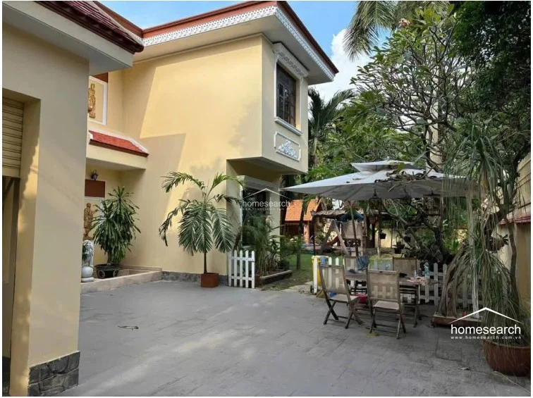 Villa for rent in compound Thao Dien - 3