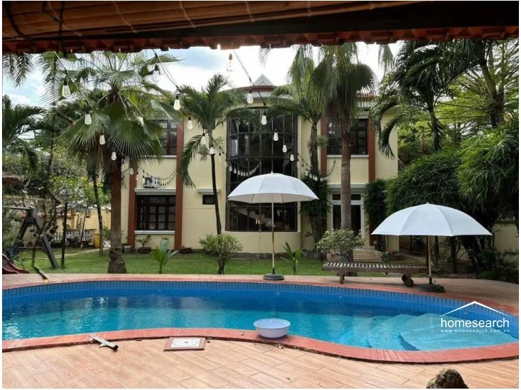 Villa for rent in compound Thao Dien