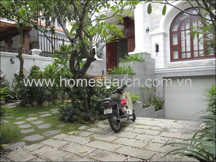 Villa for rent in compound Thao Dien - 3
