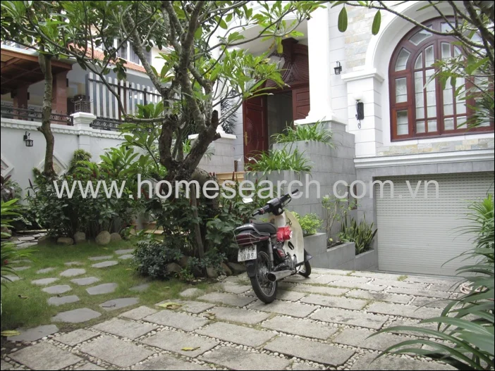 Villa for rent in compound Thao Dien - 3