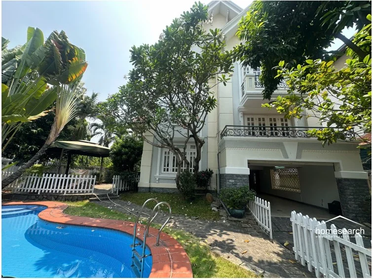 Villa for rent in compound Thao Dien