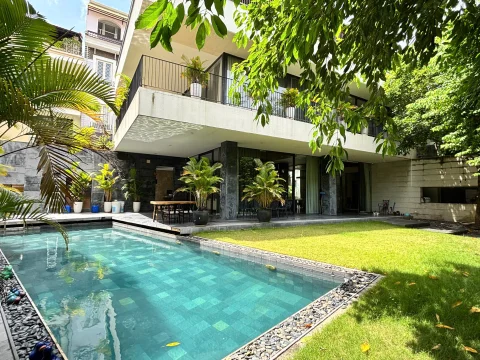 Modern villa in compound Thao Dien for rent