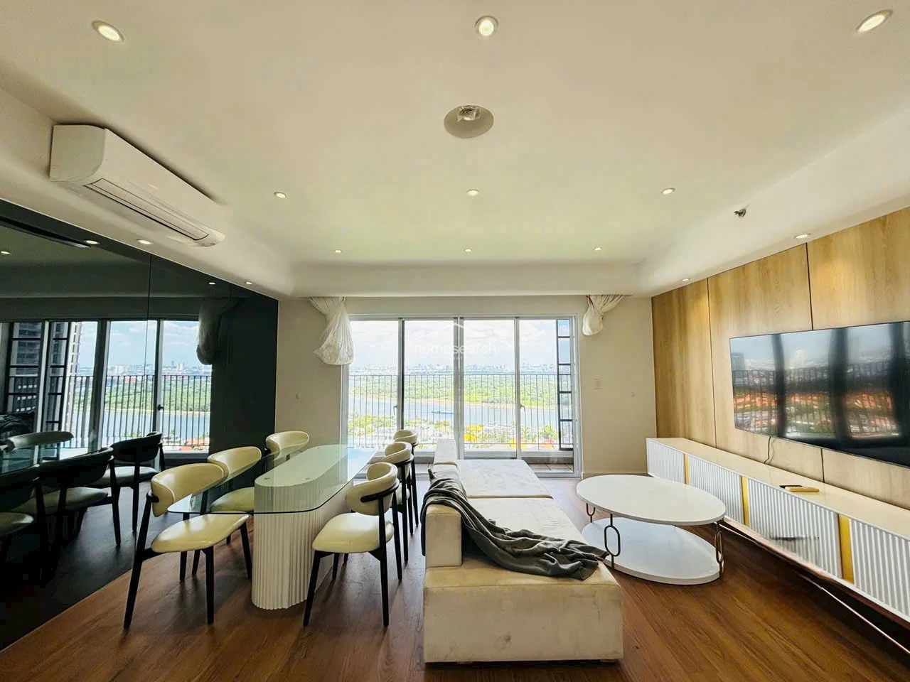 High-Floor 3-Bedroom Apartment with River Views in Masteri Thao Dien in An Khanh - Photo 1
