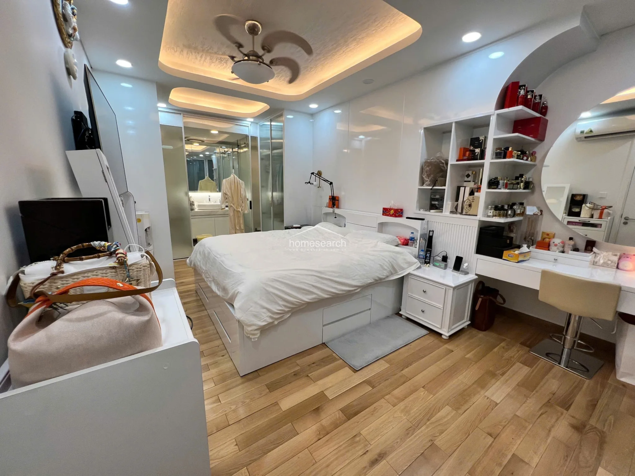 4 Bedroom apartment in Thao Dien Pearl for rent - 15