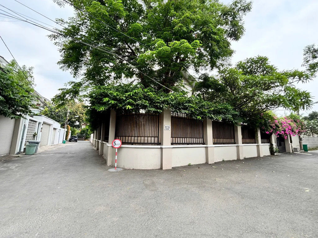 VILLA FOR RENT IN COMPOUND - BINH AN - DIST.2