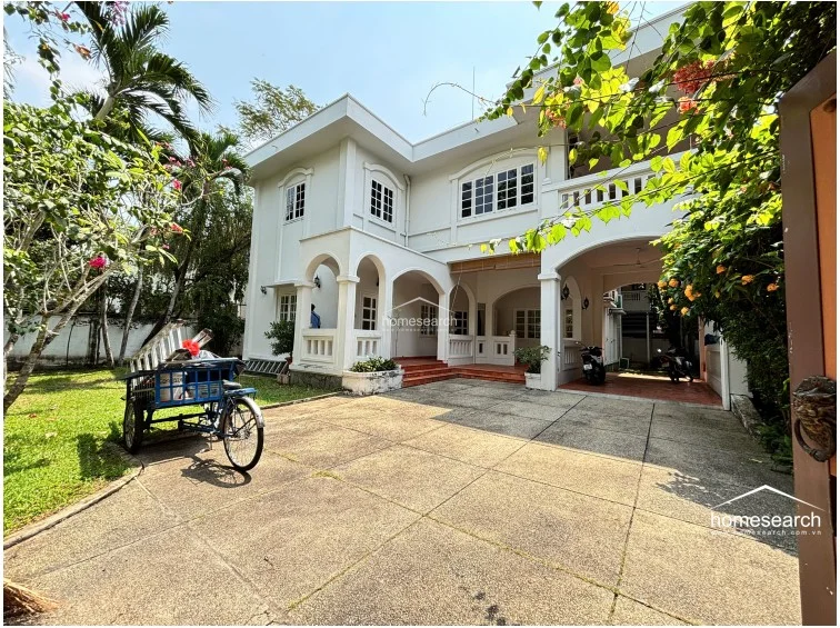 Villa for rent in compound Thao Dien - 1