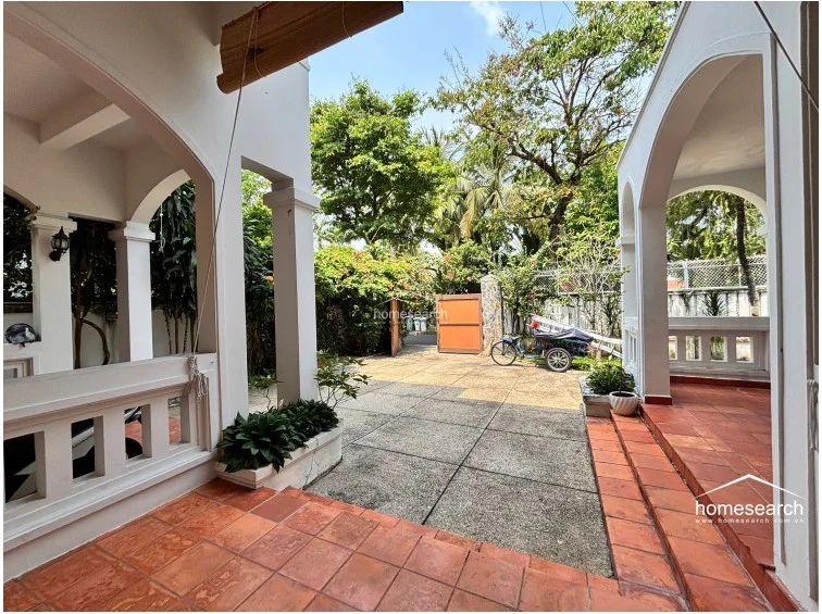 Villa for rent in compound Thao Dien - 4