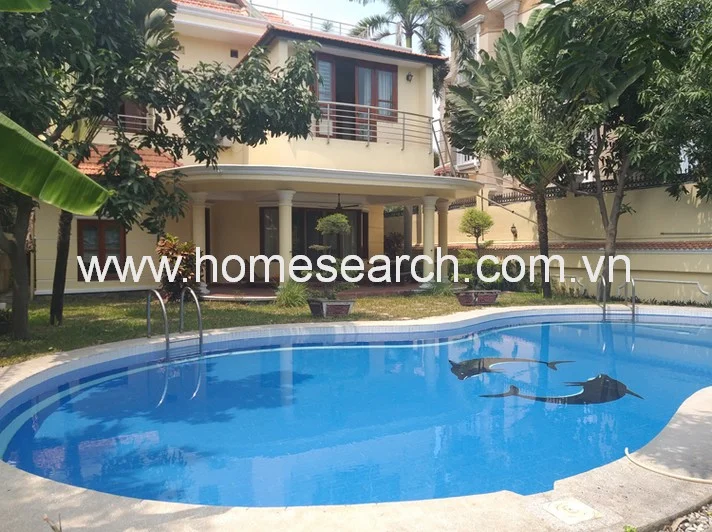 Villa in compound Thao Dien for rent