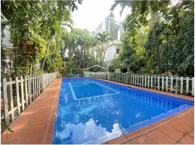 VILLA FOR RENT IN COMPOUND-THAO DIEN-DIST.2