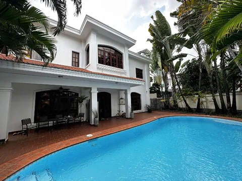Biệt Thự Cao Cấp 4 Phòng Ngủ Hồ Bơi Riêng – Thảo Điền | $5,000/tháng (Không Nội Thất)