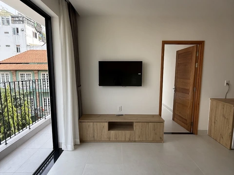 Move-In Ready: Pristine 1BR Serviced Apartment in the Heart of Thao Dien